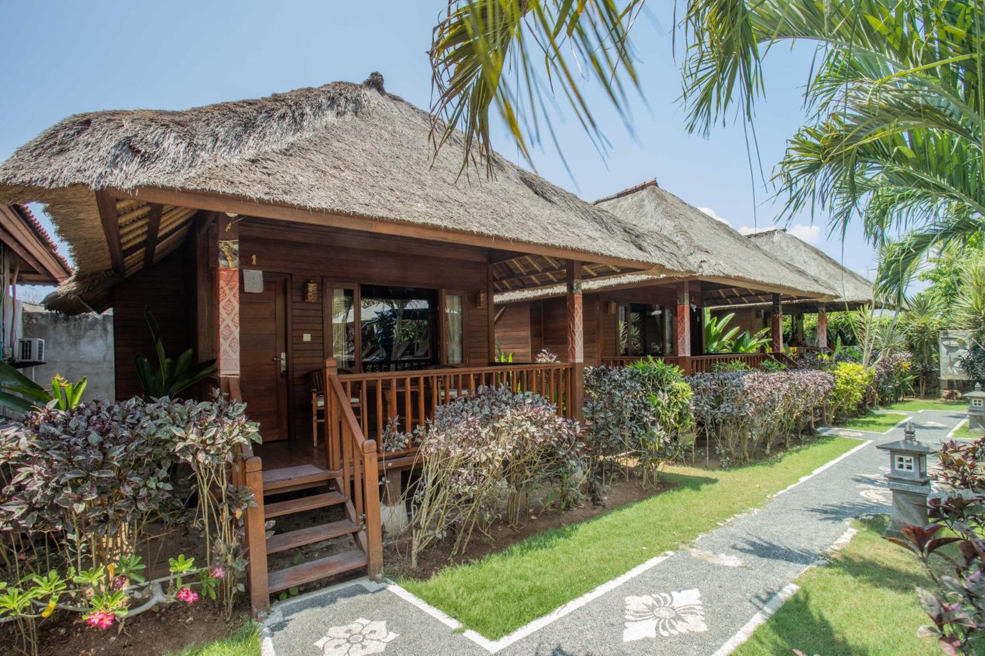 Lembongan Mantra Huts Hotel Nusa Lembongan  Exterior photo