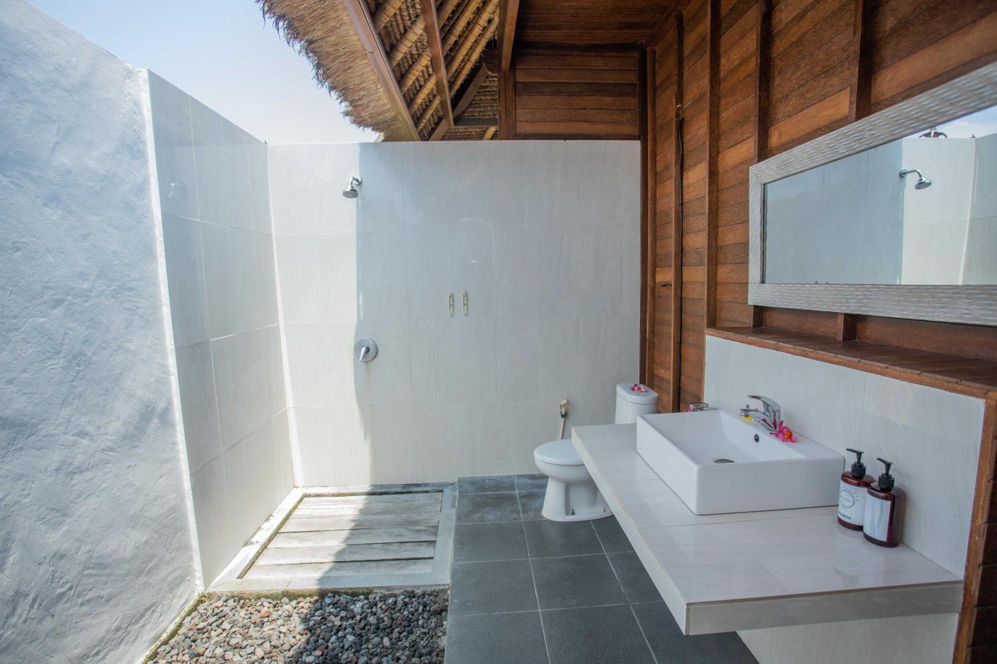 Lembongan Mantra Huts Hotel Nusa Lembongan  Exterior photo
