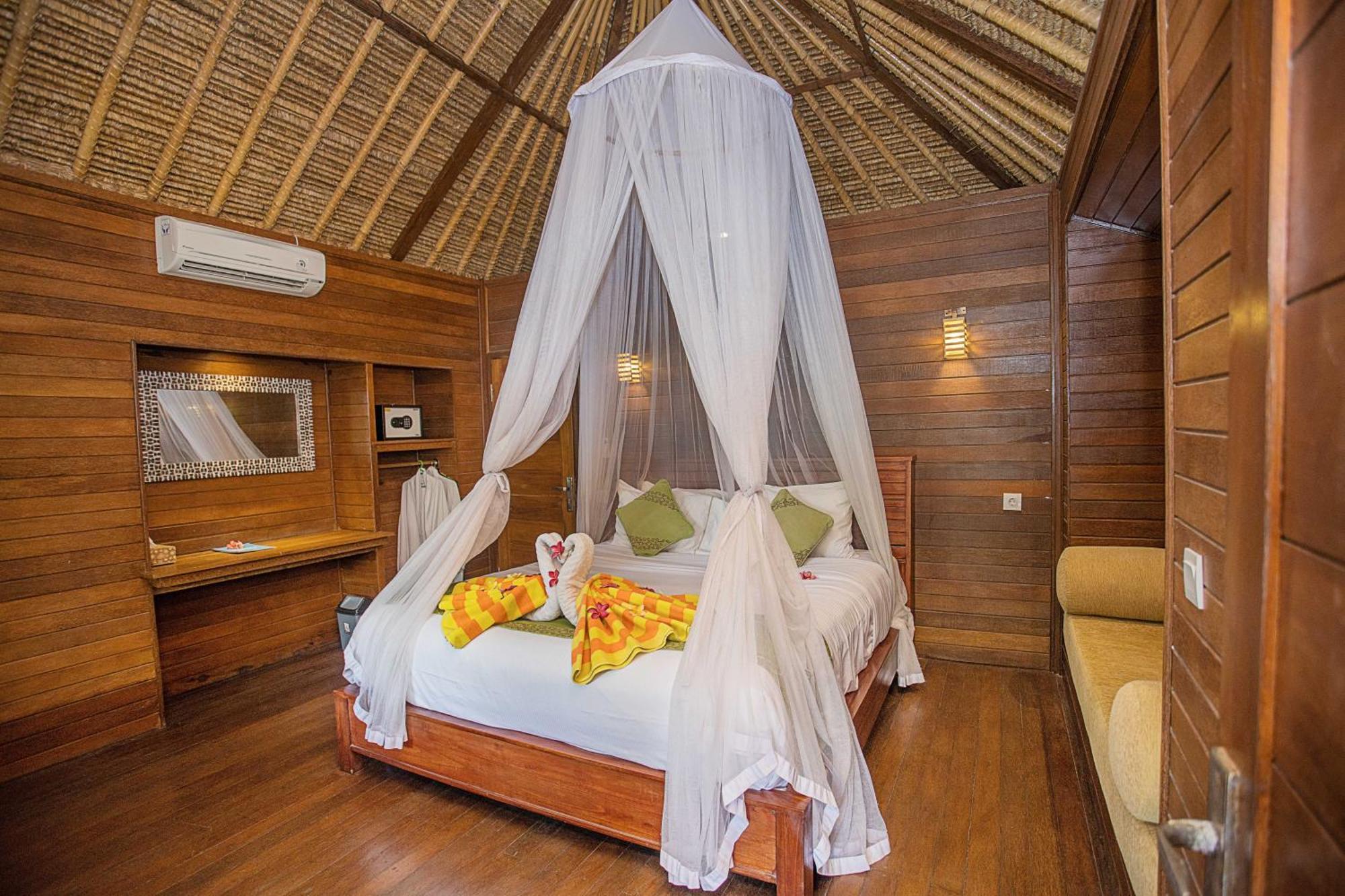 Lembongan Mantra Huts Hotel Nusa Lembongan  Exterior photo