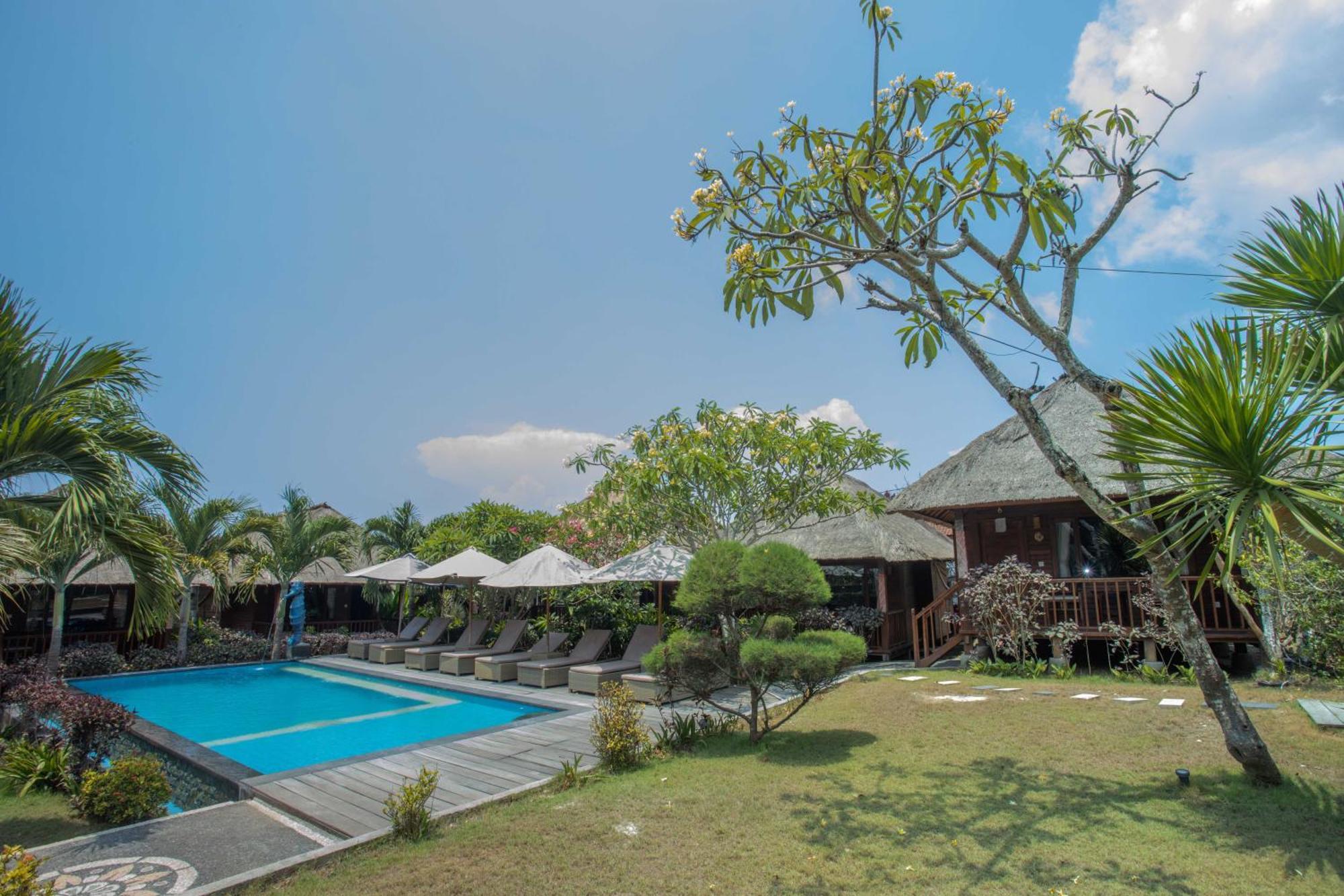 Lembongan Mantra Huts Hotel Exterior photo